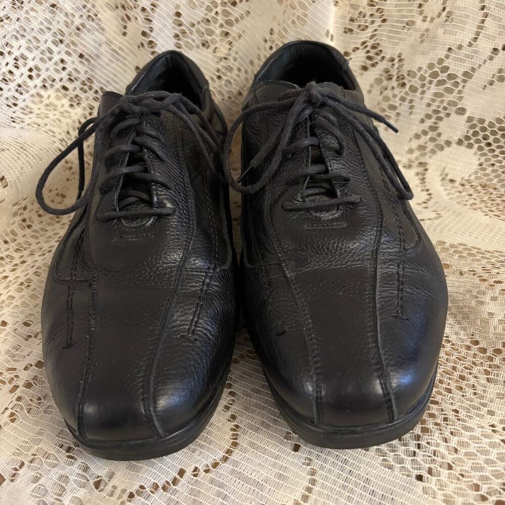 Gravity Defyer Women's US 9.5 Black Leather Comfort Sneakers